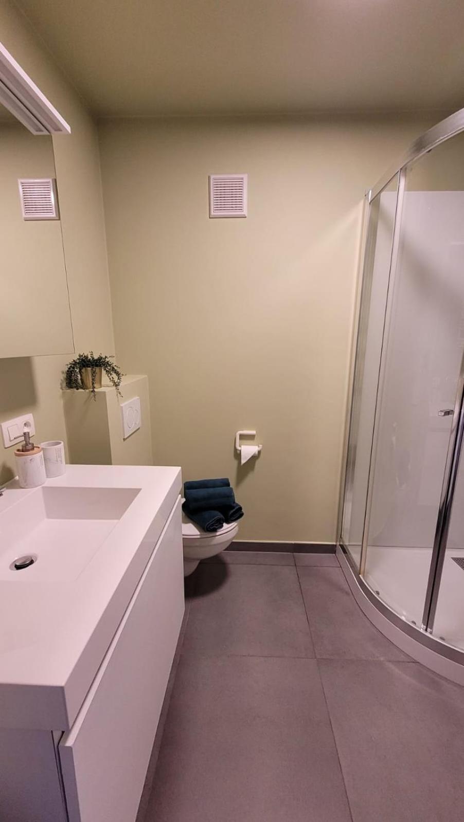 Oost-ende Apartment *